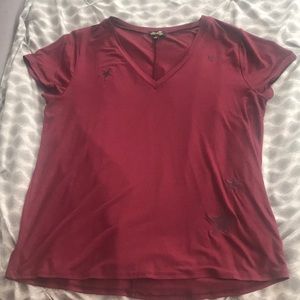 Dee Elly maroon star shirt